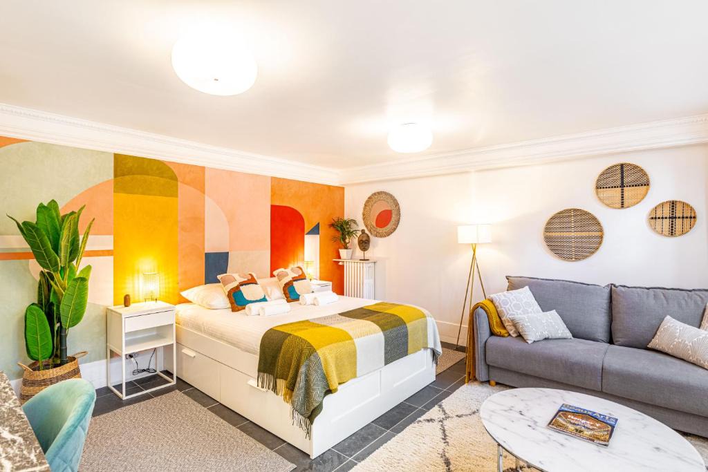 Meudon Apartment | Modern Apartement Grand Paris, TV Salon, Sharing Garden, Villa des Ammonites