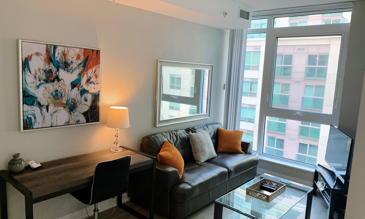 Grange Park Condo | Modern & Clean 1 Bed 1 Bath, Richmond & Simcoe, Fully Equipped