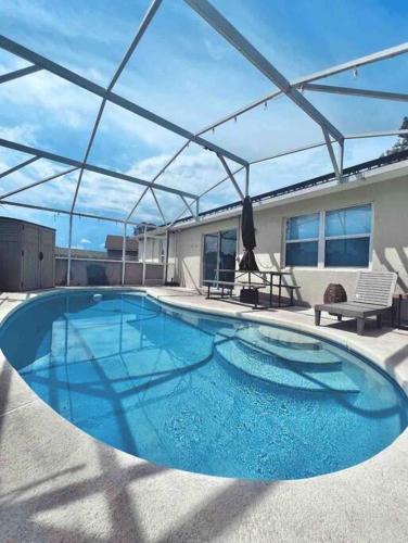 Poinciana House | Modern Cozy 5 Beds Private Getaway!