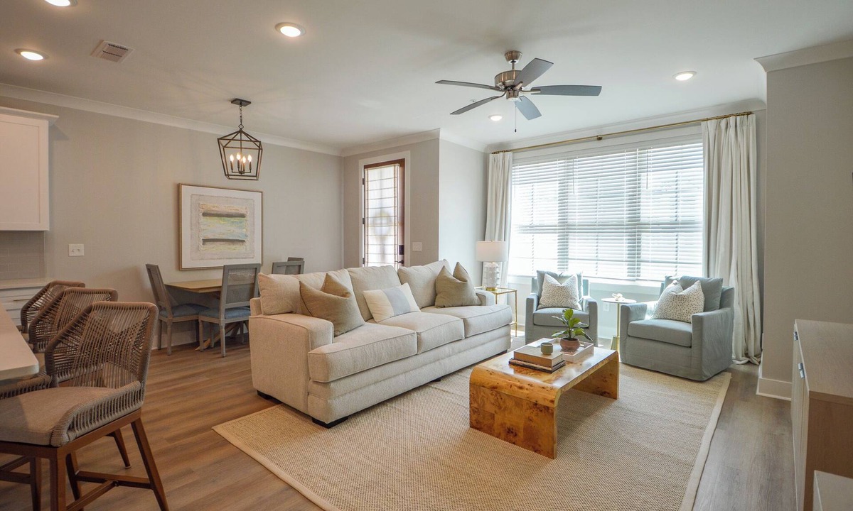 Starkville House | Modern Luxury Townhome - Minutes to MSU - Sleeps 8