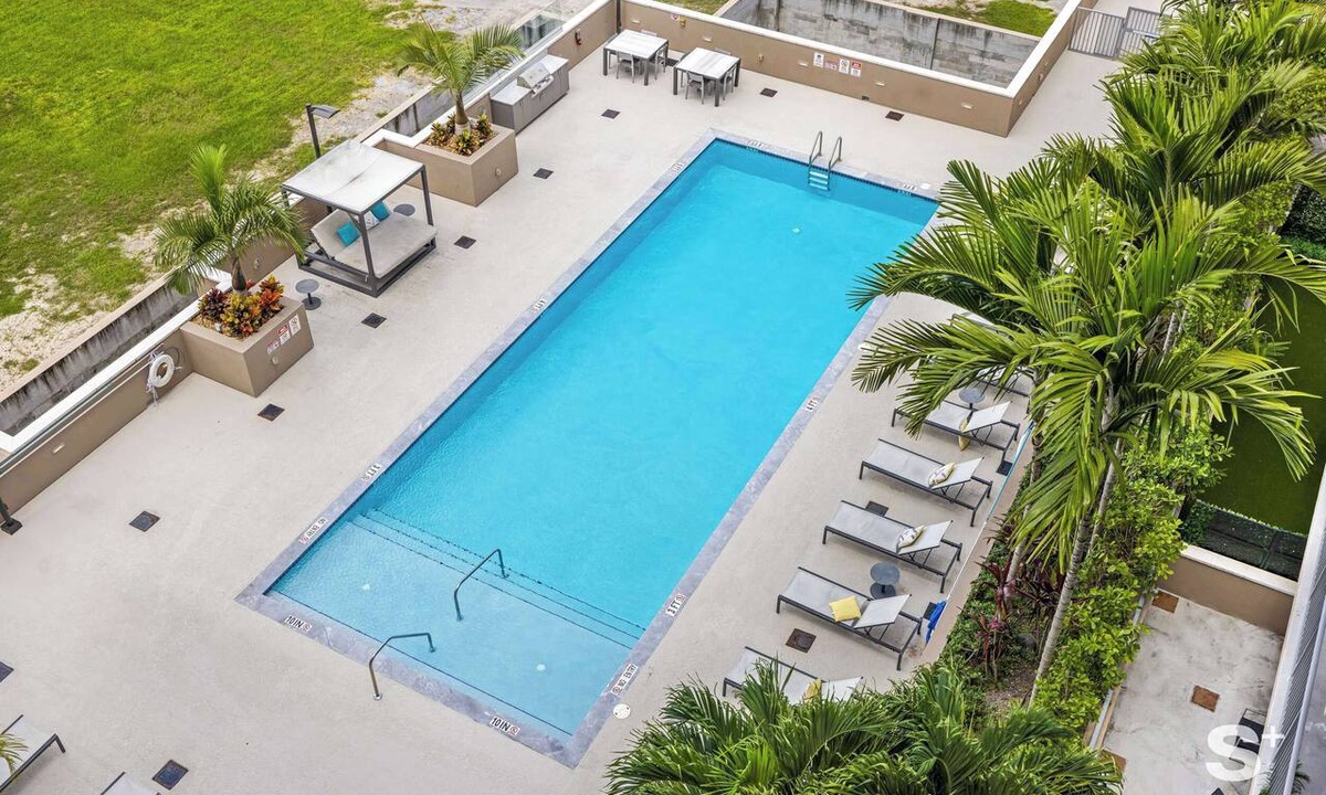 East Little Havana Condo | Modern Miami 1BR - Pool - Gym - Parking - Balcony