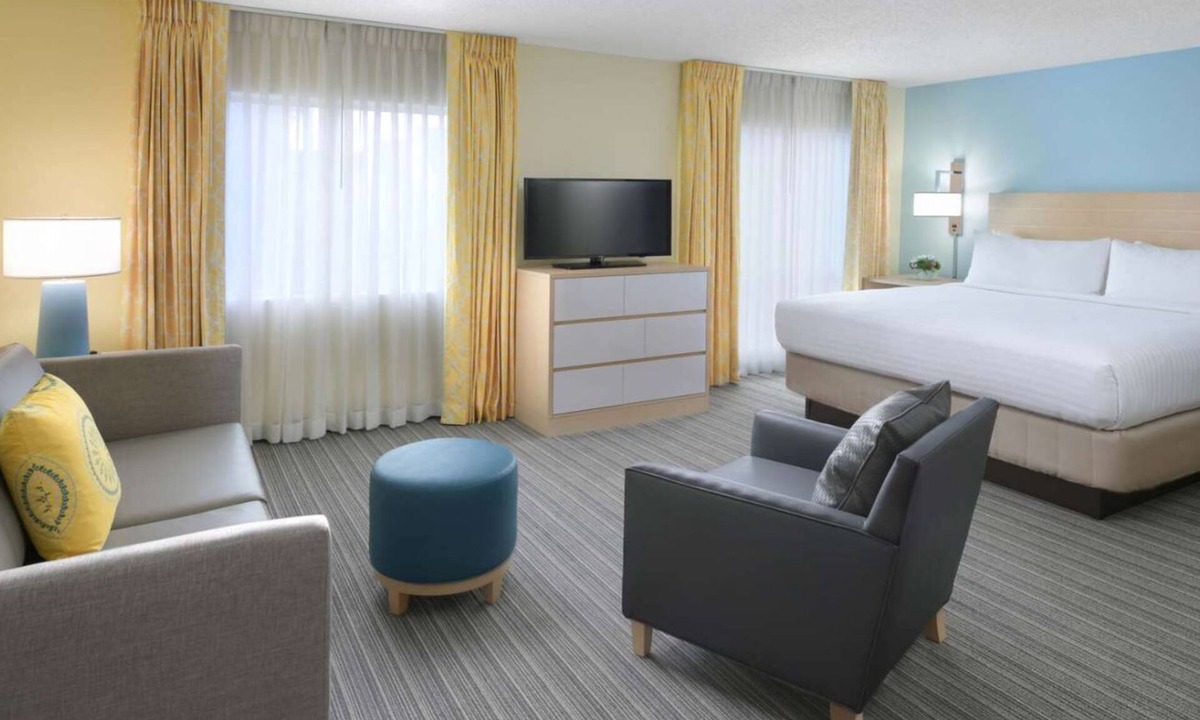 Gunter Afs Hotel | Modern Retreat near Montgomery Zoo & Riverwalk! Comes w/Private Full Kitchen!