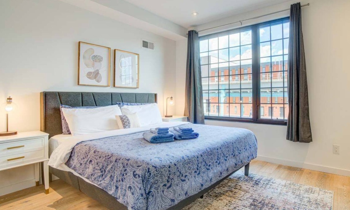 Olde Kensington House | Modern Townhome 15 | Free Park | Hosted Stay Rafa