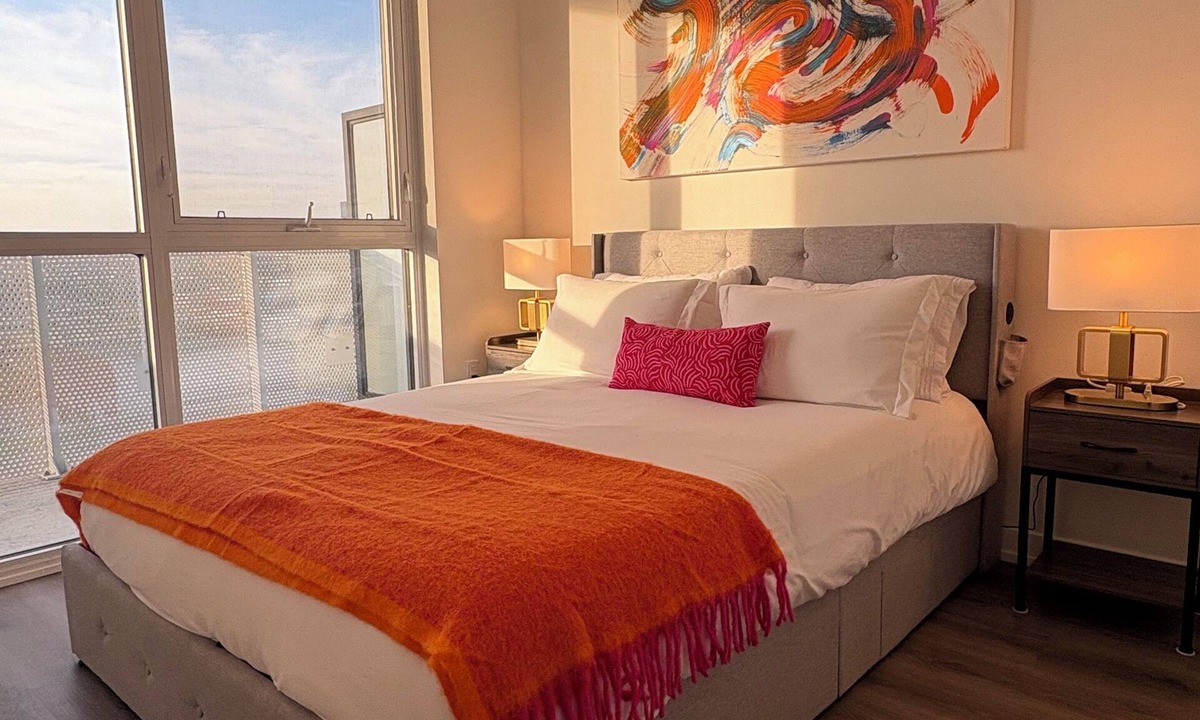 Vaughan Condo | Modern Vaughan Condo Steps to Subway