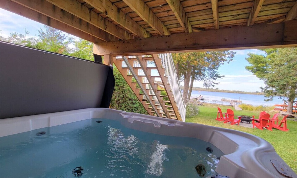 Port McNicoll Apartment | Modern Waterfront Home on Georgian Bay w/Hot Tub!