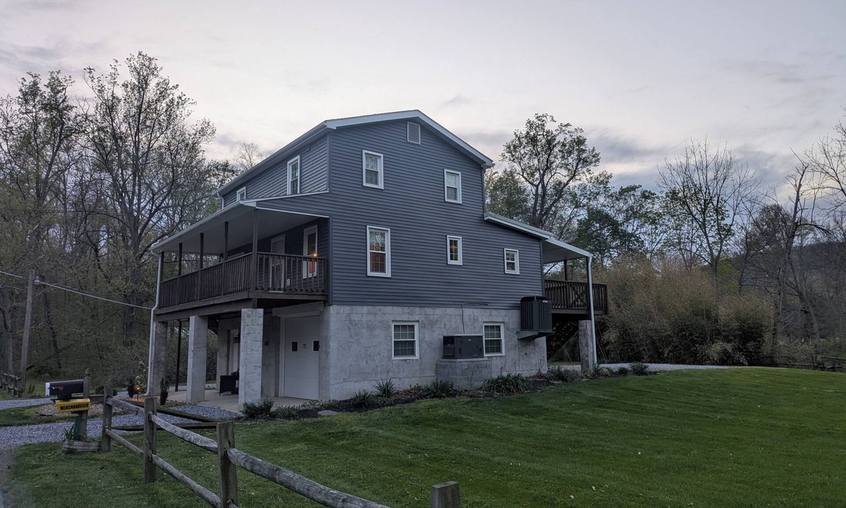Jonestown House | Monroe Valley Guesthouse near Swatara State Park, Hershey, other attractions!