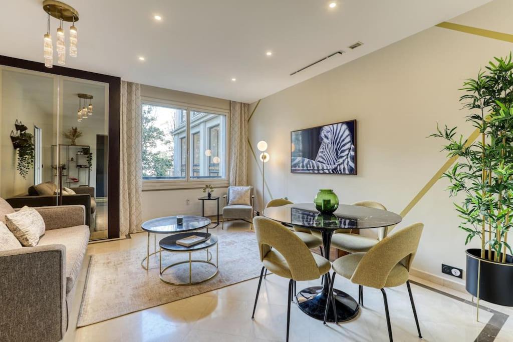Champs-Elysees Apartment | Montaigne Executive Suite