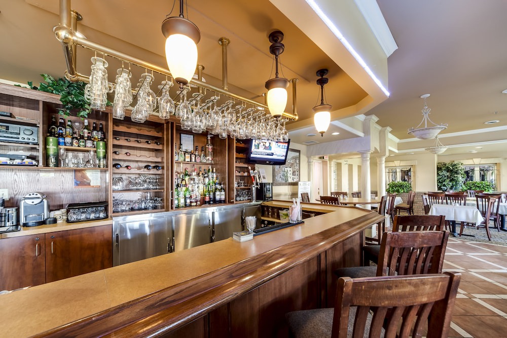 Airport Road Business Centre Hotel | Monte Carlo Inn - Brampton Suites