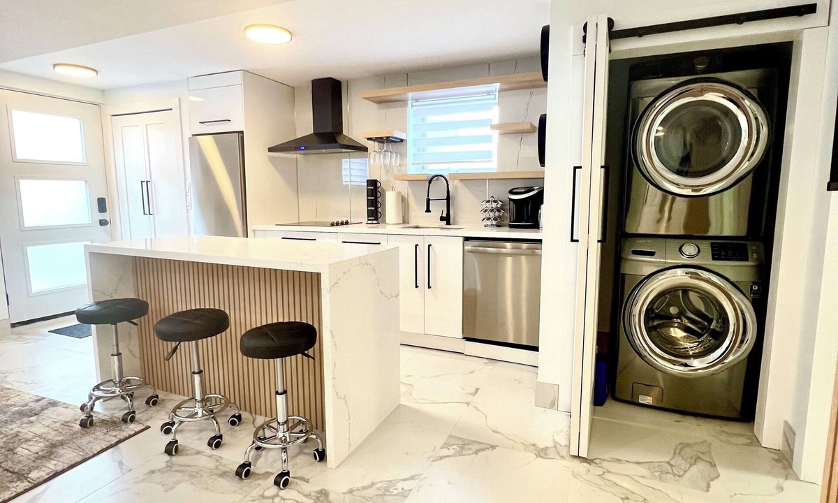 Lakeview House | Month to Month Newly-Built 1 bedroom Unit with a Private Backyard
