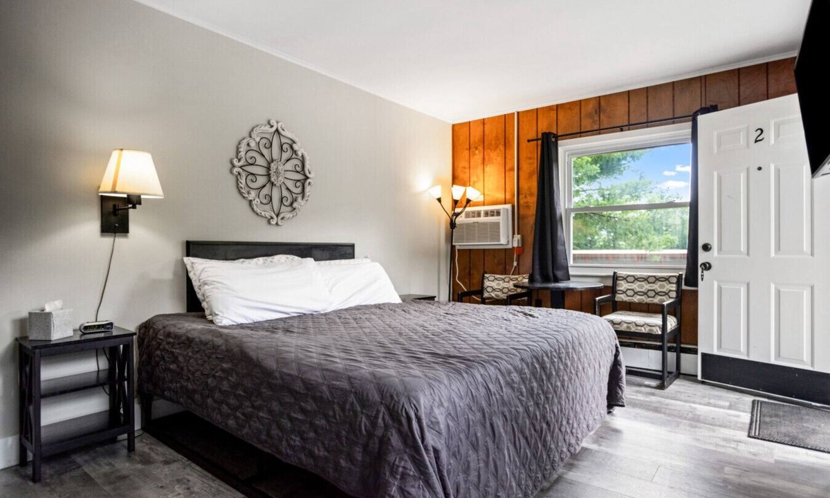 Wellsboro House | Motel King Suite | Ground Floor | 2 mi to Canyon