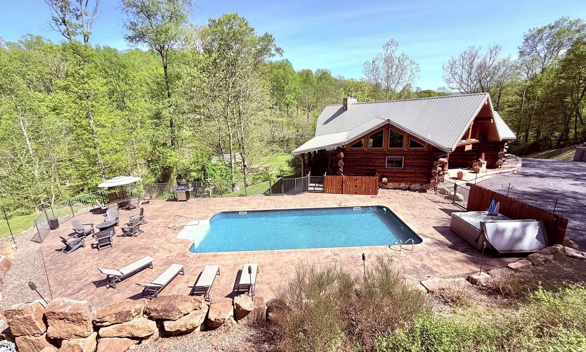 Mattawana Cabin | Mountain lodge in central PA, with Wi-Fi, a heated pool and hot tub.