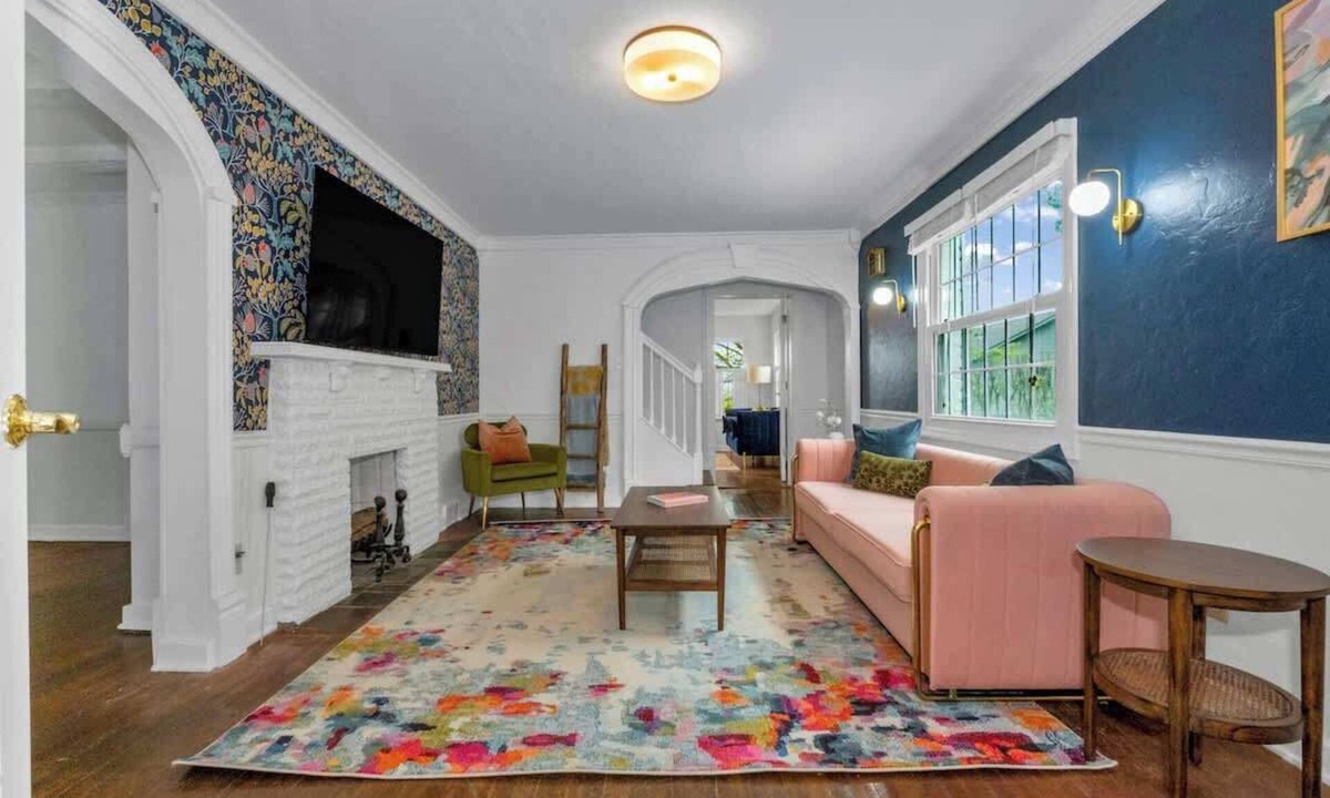 Mount Lebanon House | Mt. Lebanon | Luxe | King Bed | Work & Family Stay