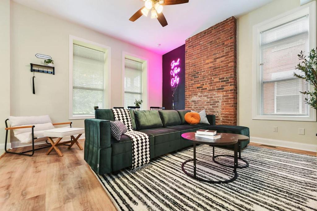 Point Breeze North Apartment | Netflix+BBQ+9Bedrooms With Parking Near Bakery Sq.