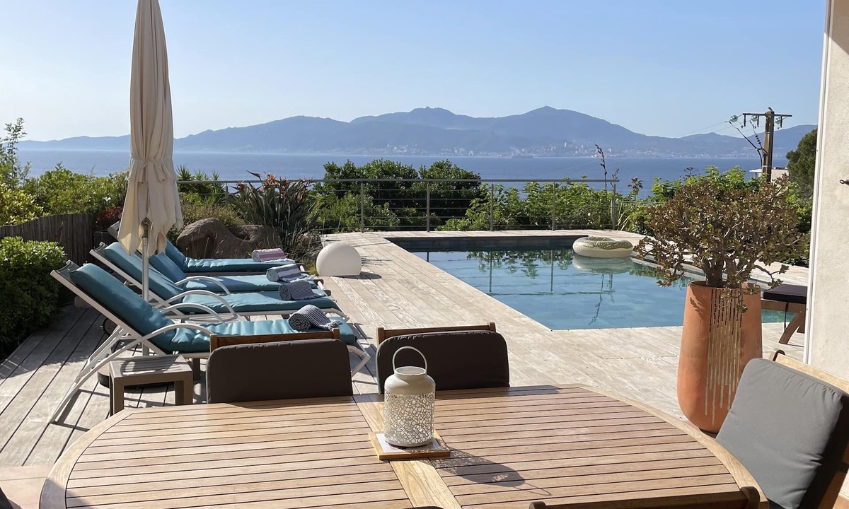 Pietrosella House | New 120m2 villa in a quiet residential villa with view of the Ajaccio golf