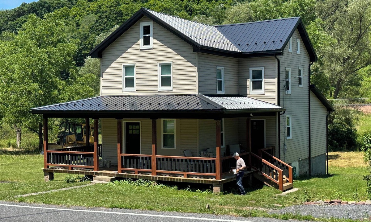 Duncansville House | NEW! 3-bed farmhouse in Duncansville w AC, WiFi. Close to Blue Knob Ski Resort