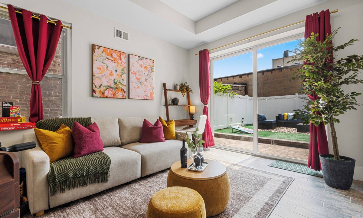 McGinley Square House | NEW! 3BR/2.5 Bath/15min-NYC/5min-PATH Train, Yard, Gameroom, Parking- SLEEPS 12
