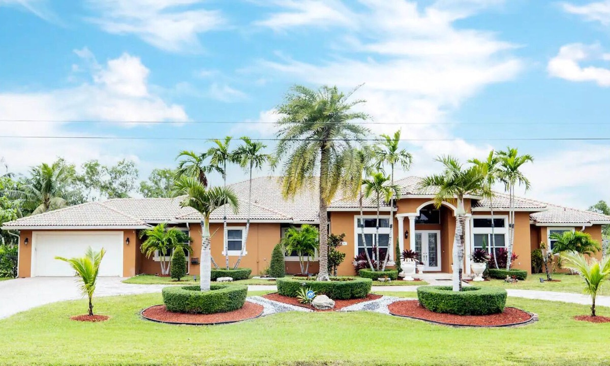 Southwest Ranches Villa | NEW LISTING! Luxurious Serene SW Ranches Villa by RedAwning