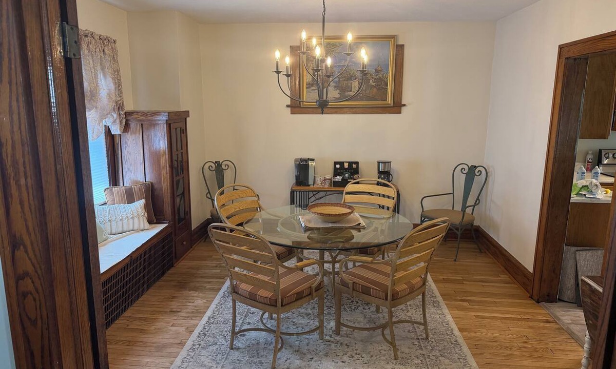 New Castle House | NEW LISTING, Renovated Home -Peaceful, & Relaxing 3 bedroom Close to Everything