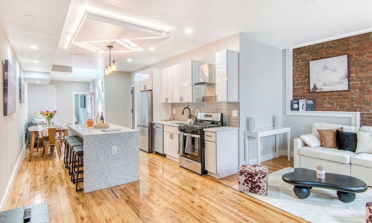 Port Morris Apartment | ✨ New Luxe 2BR 2BA – King Bed, Fast Wi-Fi, 15 Mins to Times Square