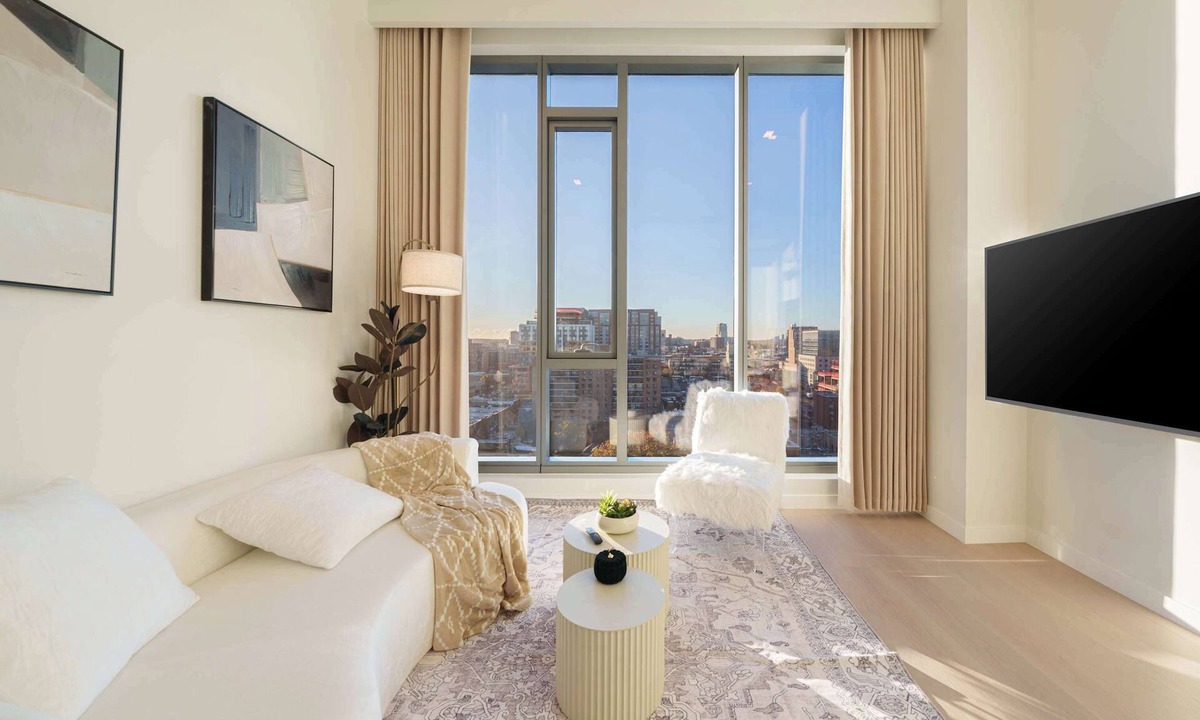Queens Apartment | New Luxury Penthouse w/Pool & Gym in Flushing