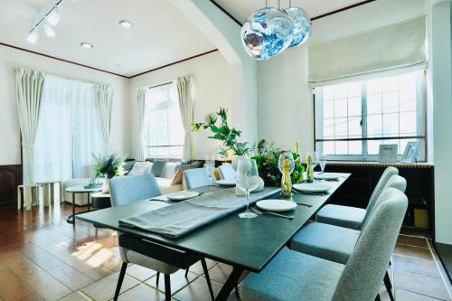 Nakano Villa | New Open! Shinjuku 5 bedrooms 3 bathrooms Large Villa 2000 sq ft, kids play room, max 16ppl, 4min train to Shinjuku - Magnolia Hotel Shinjuku