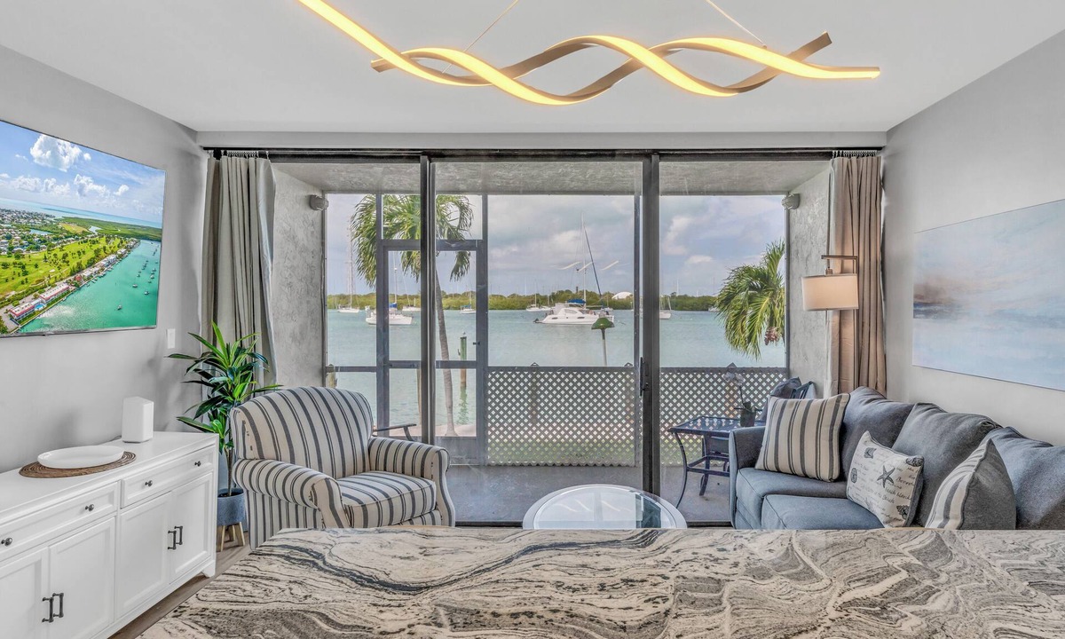 Marathon Apartment | *New* Seascape! Waterfront-Pool-Dock