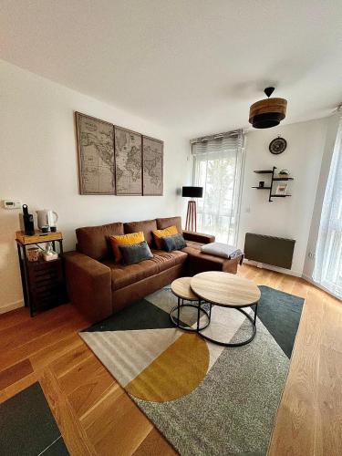 Suresnes Apartment | New & serene 1-bedroom apart near #LaDéfenseParis #Parking&Fibre