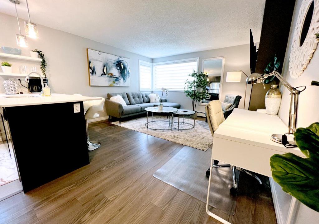 South London Apartment | *NEW: Stylish Wortley 1BR Suite