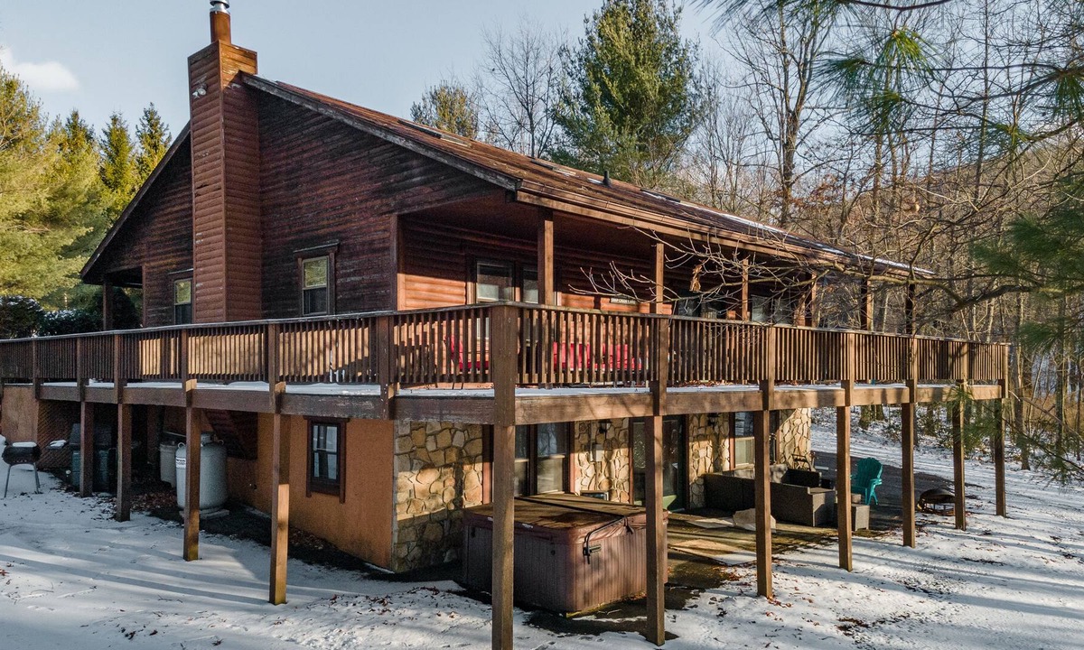 McHenry House | New! The Zen Den: Lake Area, Hot Tub, Fireplace, Pool Table!