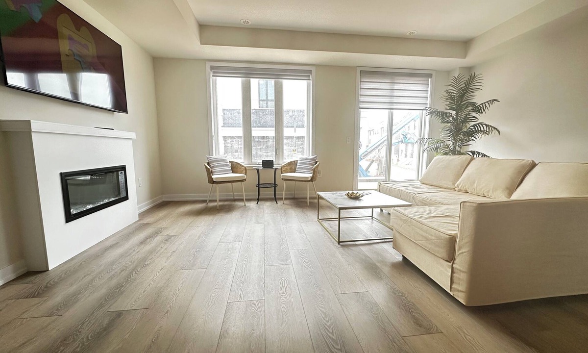 Oakville House | New townhouse for rent - 4 Bedrooms, 3.5 baths, 2 Car garage, WFH setup.