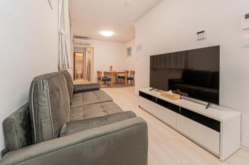Kita House | Newly Built 4-Bedroom House in Shopping Street, 8-Min Walk from Akabane Station