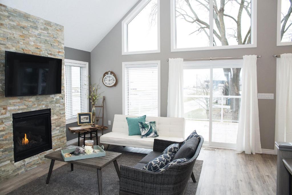 Port Stanley House | Newly built cottage with a stunning view
