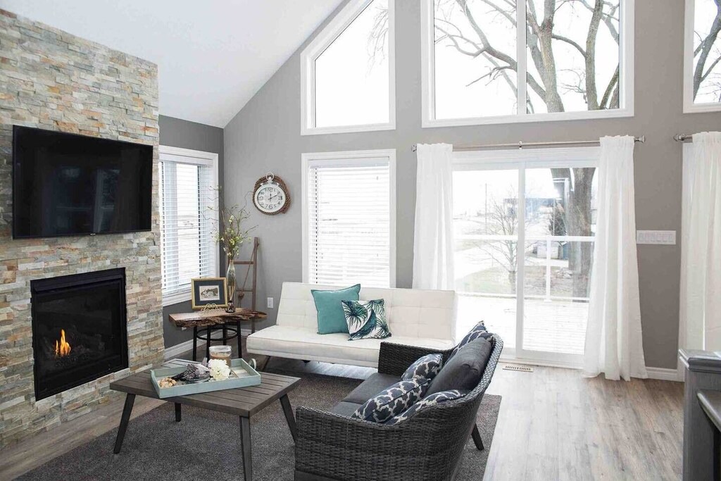 Port Stanley Cottage | Newly Built Cottage with a Stunning View! (Upper level)
