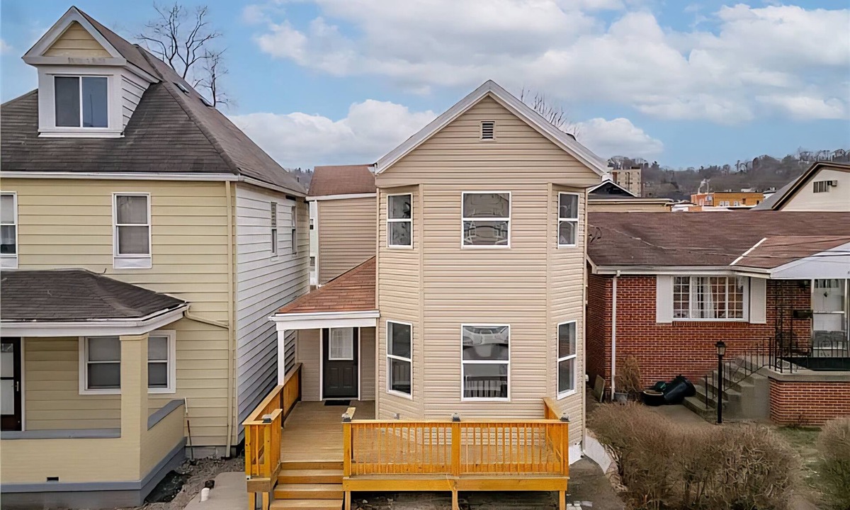 Coraopolis House | NEWLY REMODELED-3bed 2bath Pittsburgh House Mins Away from NFL DRAFT!