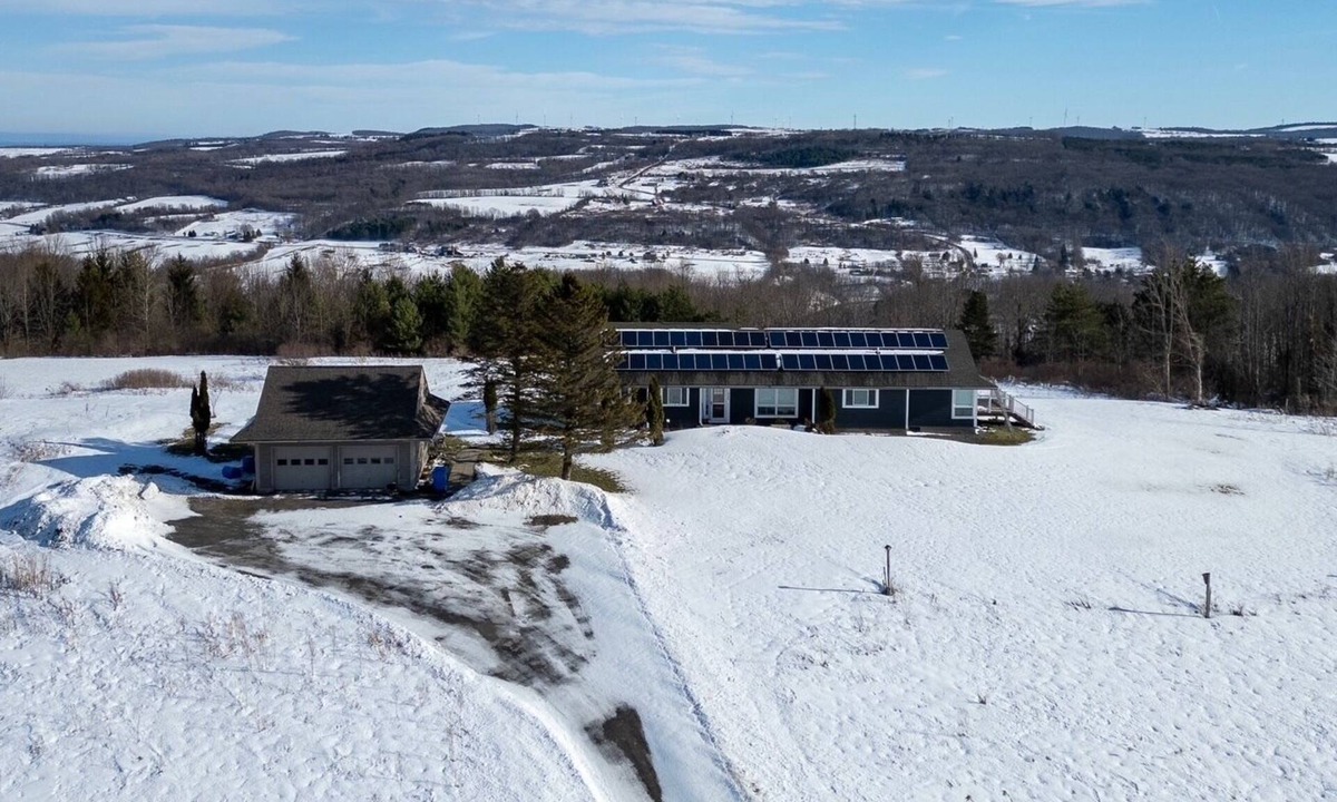 Cazenovia House | Newly remodeled 5 bdrm/3 bth house in Cazenovia, sleeps 10, close to village!