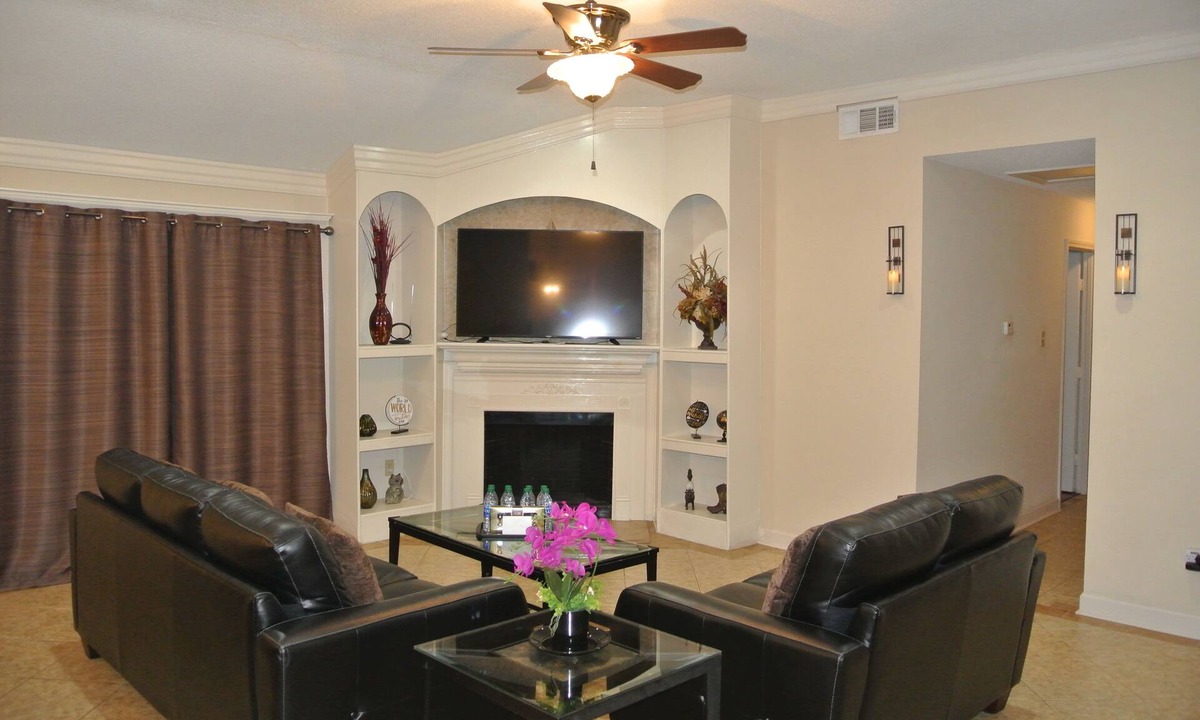 Tall Timbers - Brechtel House | Newly Remodeled Luxurious N Spacious Home. 4BR+2BA/2Kings+3Queens/Clean+Comfy!