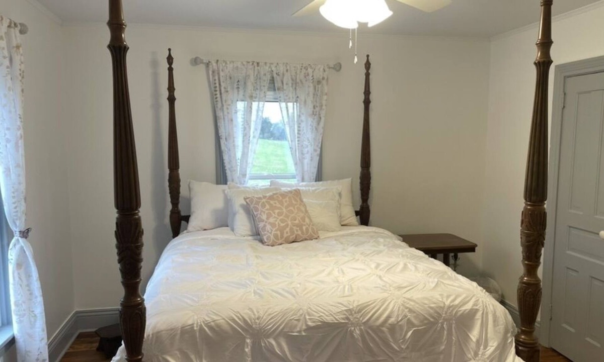New Bloomfield House | Newly renovated Farmhouse near Little Buffalo State Park