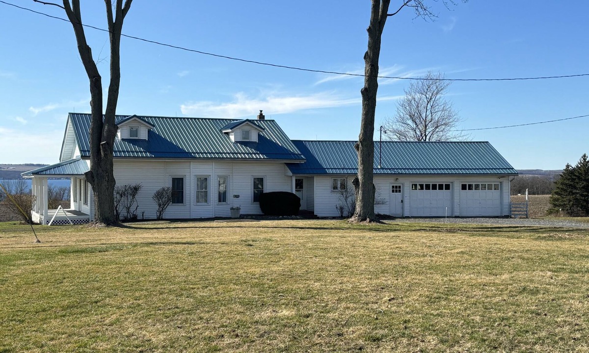 Romulus House | Newly Renovated Farmhouse Finger Lakes