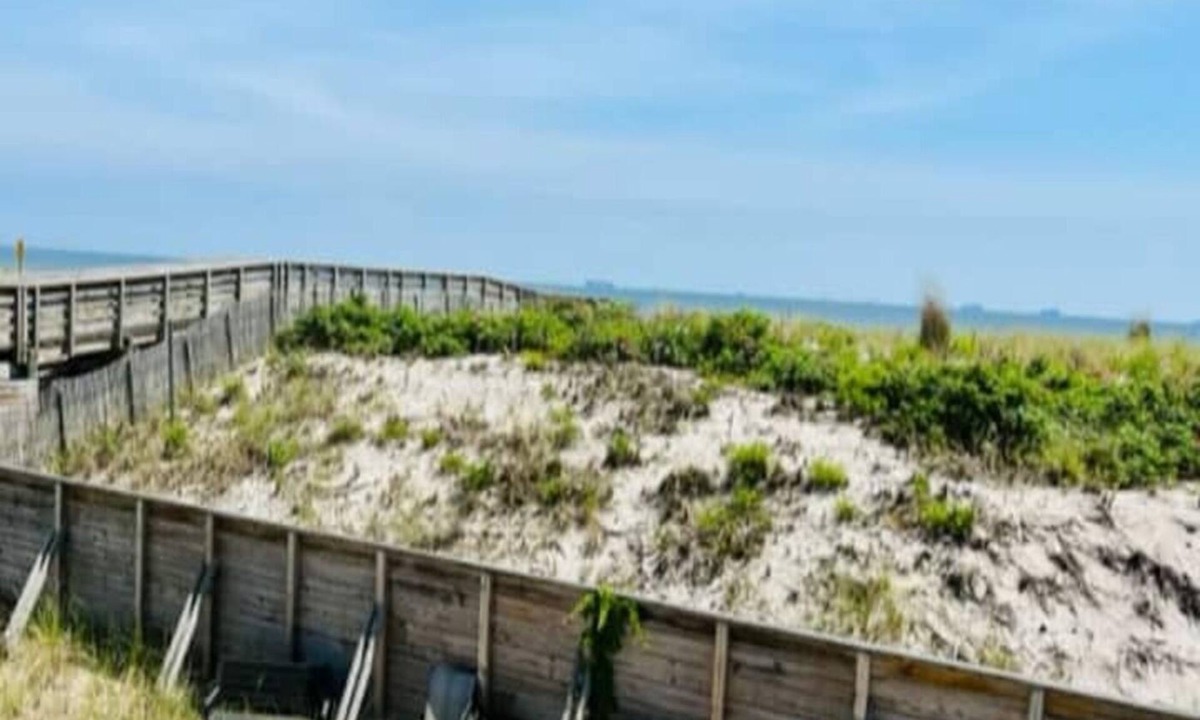 Long Beach Apartment | Newly-Renovated One-Bedroom on the Beach