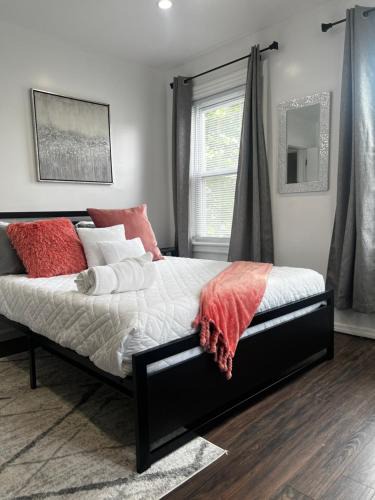 New Rochelle Apartment | NewRo Chic Retreat Near NYC