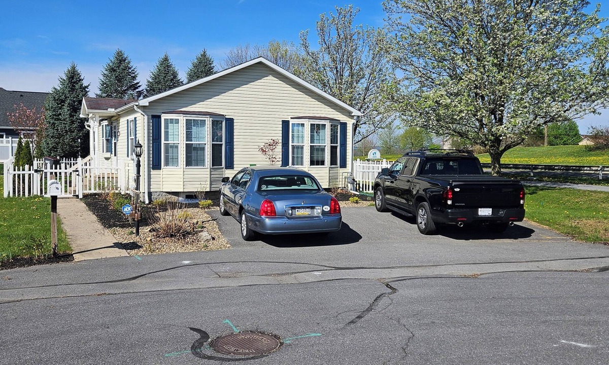 State College House | Nittany Lion Proud 3-bedroom house in Independence Place great for groups