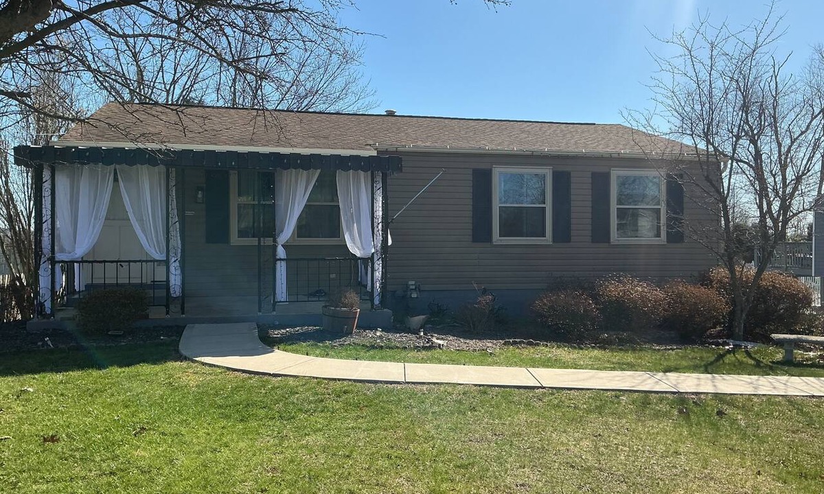 Cranberry Township Apartment | Nomad Hub:Ideal for Long Stays with dedicated Office and Pet friendly.Near shops
