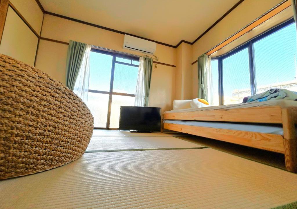 Higashikasai Apartment | Nostalgic Japan apartment - KEMURO