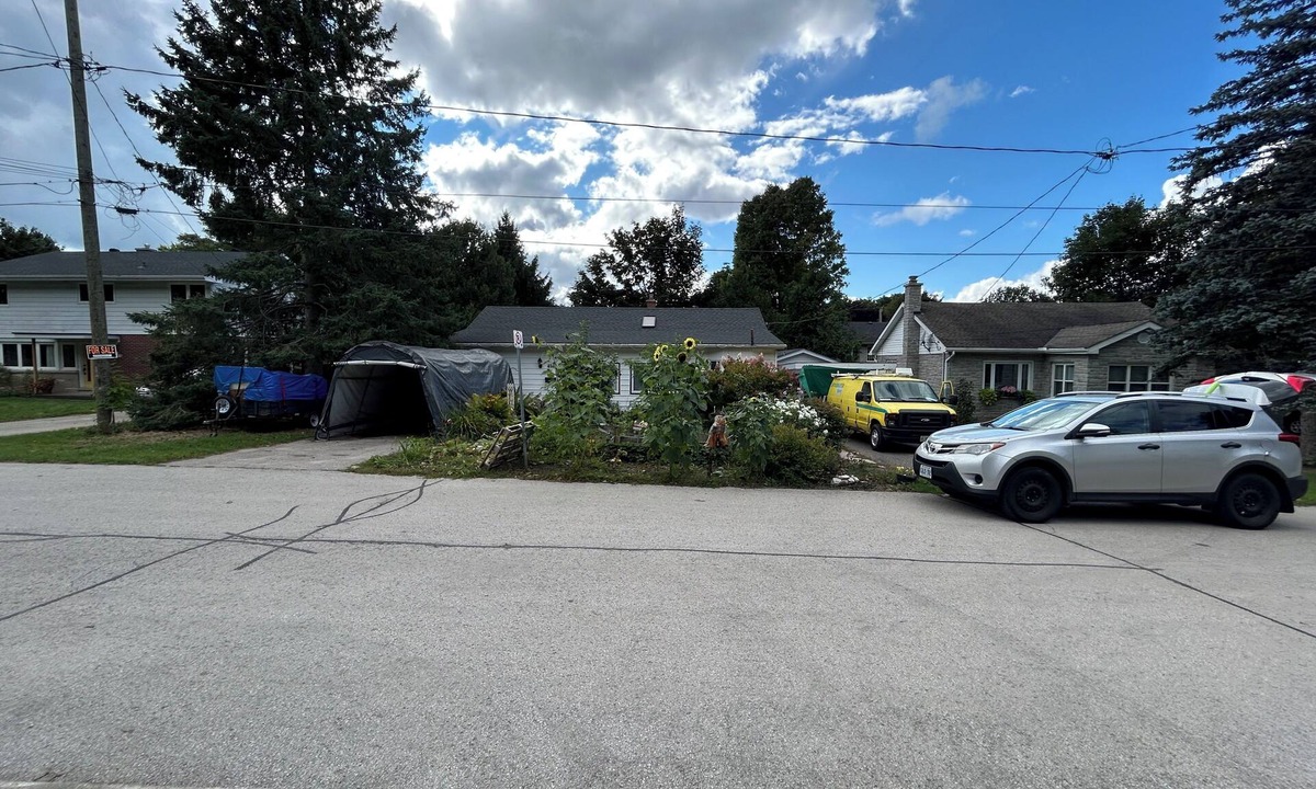 Owen Sound House | nWelcome to Shady Rest, a charming one-bedroom bungalow apartment
