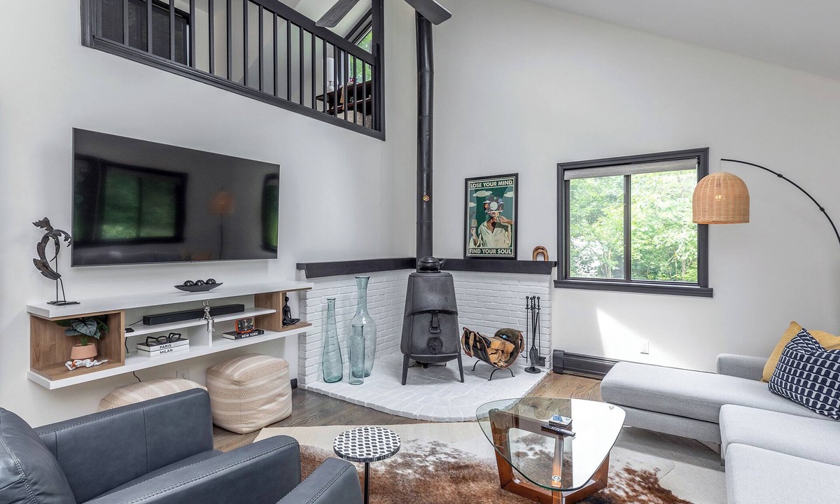 Marble Dale House | NYC-Area Escape Game Room Firepit Chef's Kitchen Near Boarding Schools