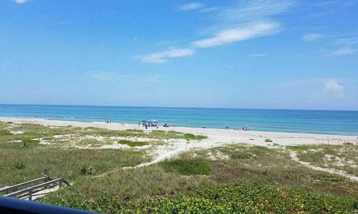 Cocoa Beach Condo | Oceanfront Condo with wrap around balcony. Direct beach access. See Winter rates