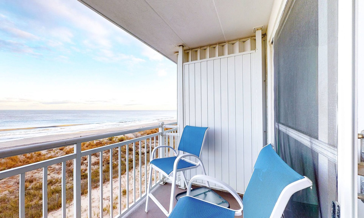 Midtown Ocean City Condo | Oceanfront Condo with Private Balcony, Beach Access, WiFi & Washer/Dryer