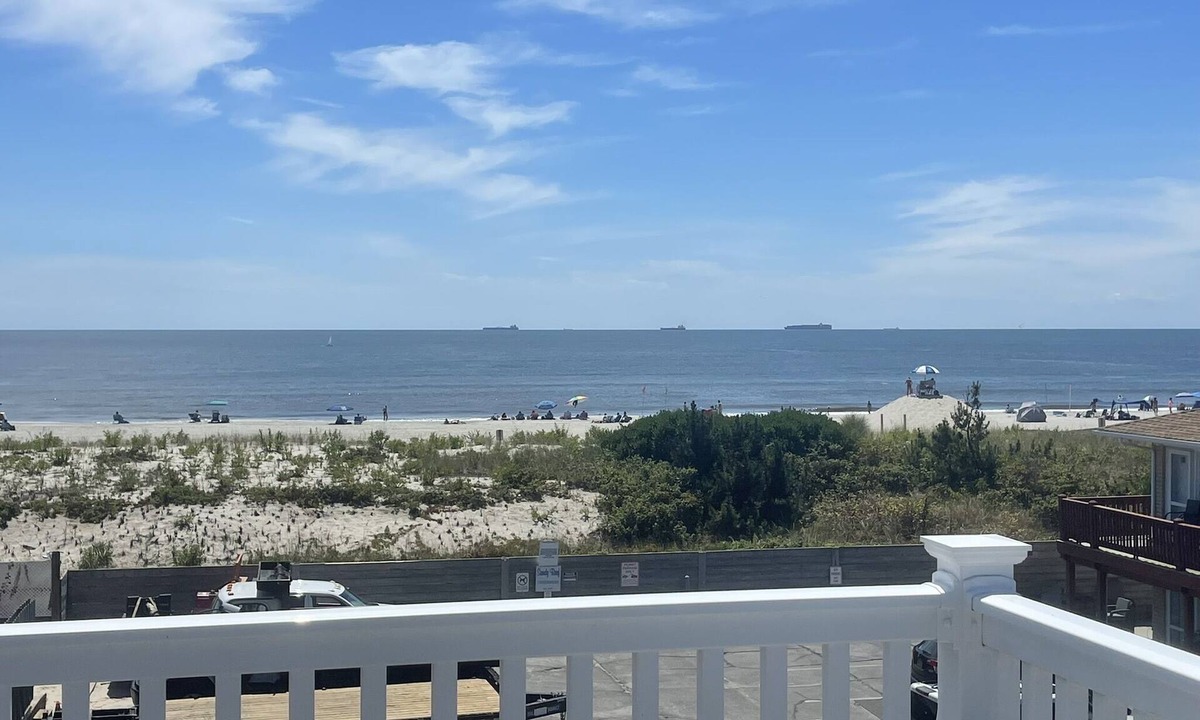 Long Beach House | Oceanviews from Every Room.Steps to the Beach