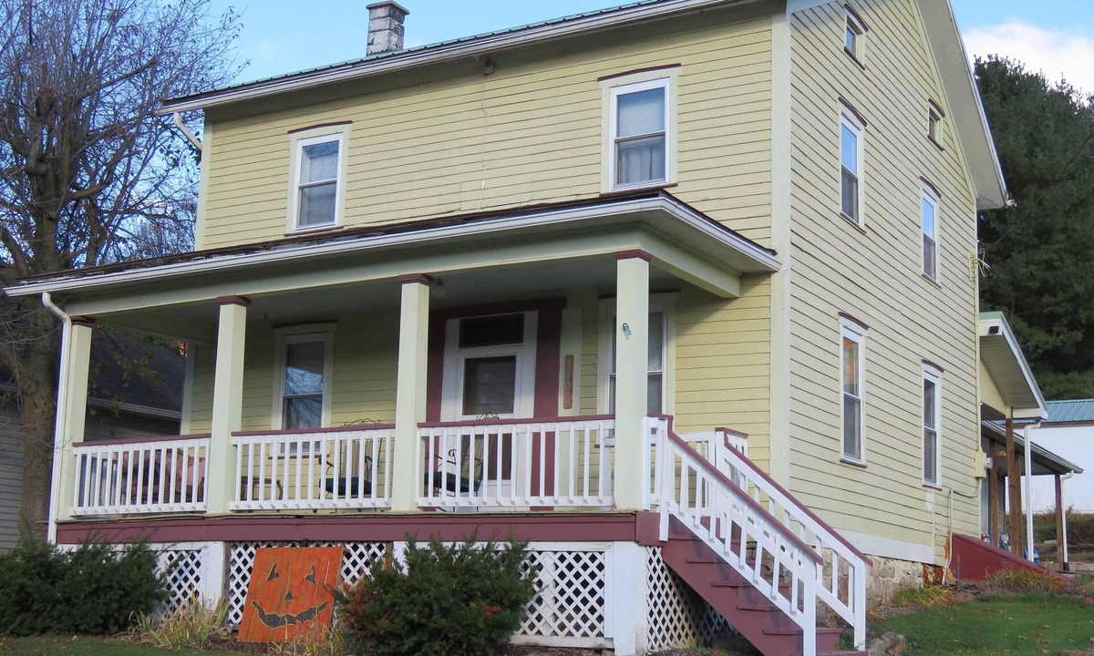 Tylersville House | Old Farmhouse in Rural Setting, between Penn State and Bucknell