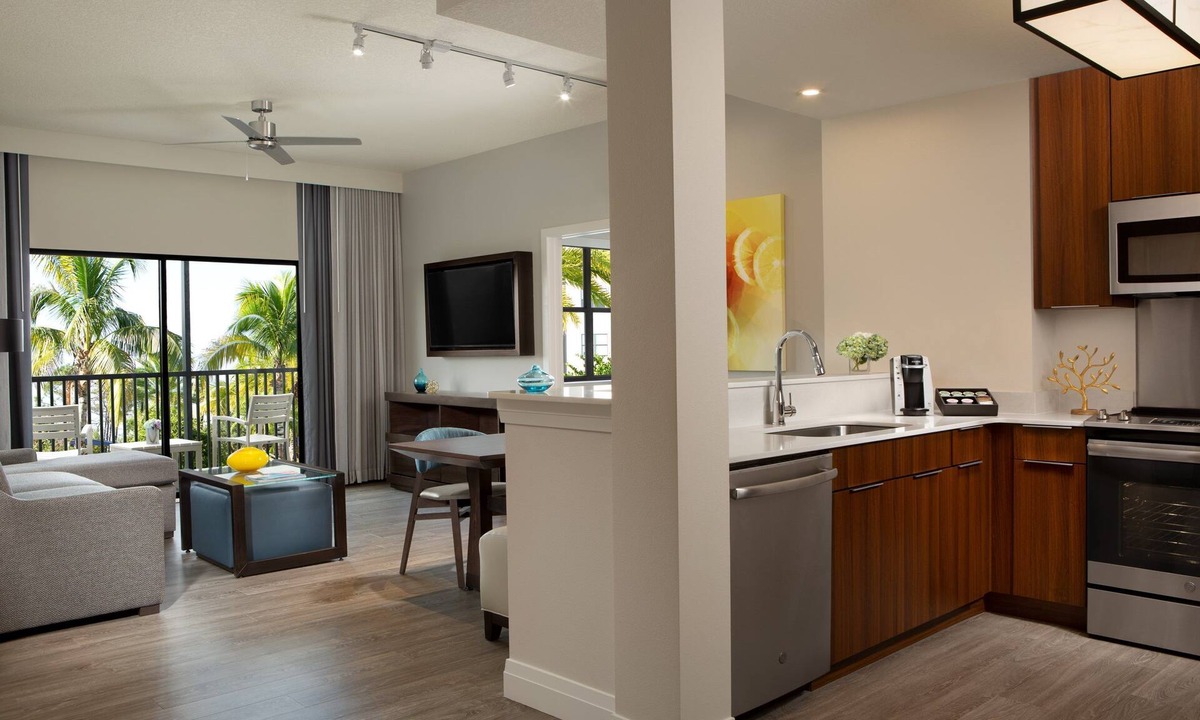 Four Corners Condo | On-Site Water Park | Shuttle to Disney World